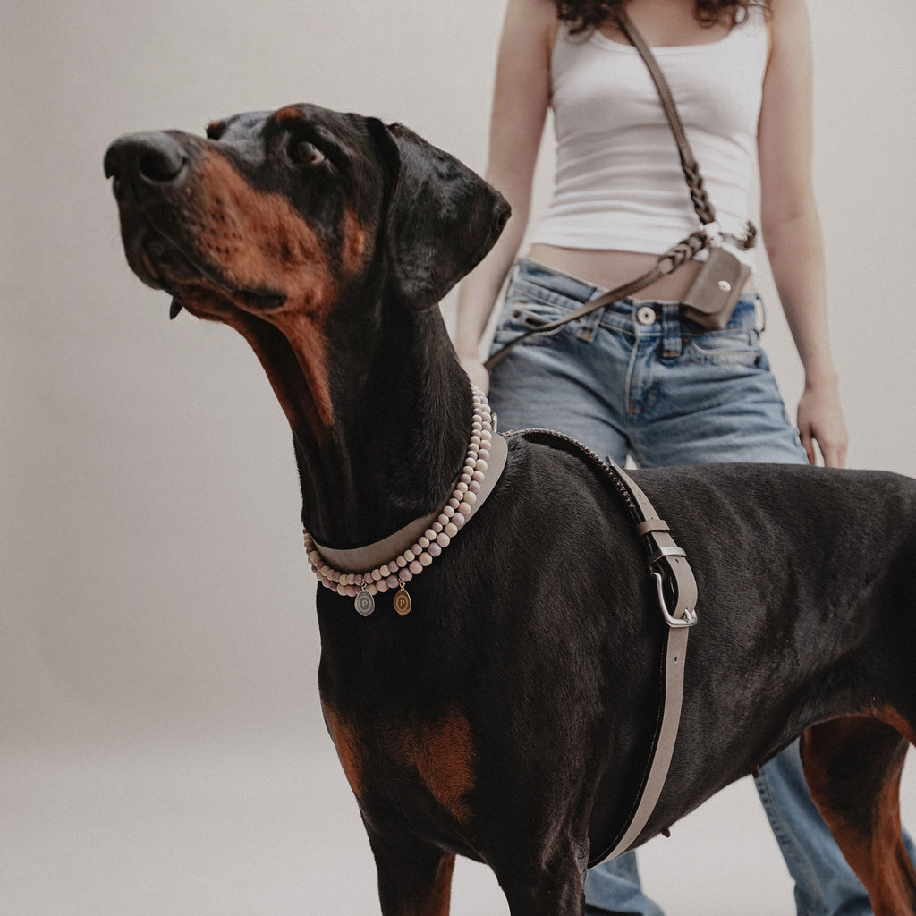 Håndlavet elegant hundehalskæde med små træperler