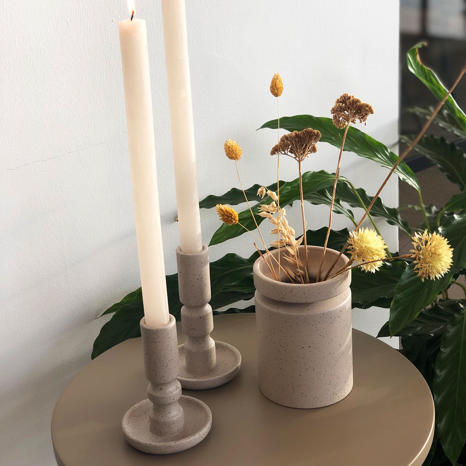 Elegante og håndlavede Ania lysestager - Ligth Brown Mist