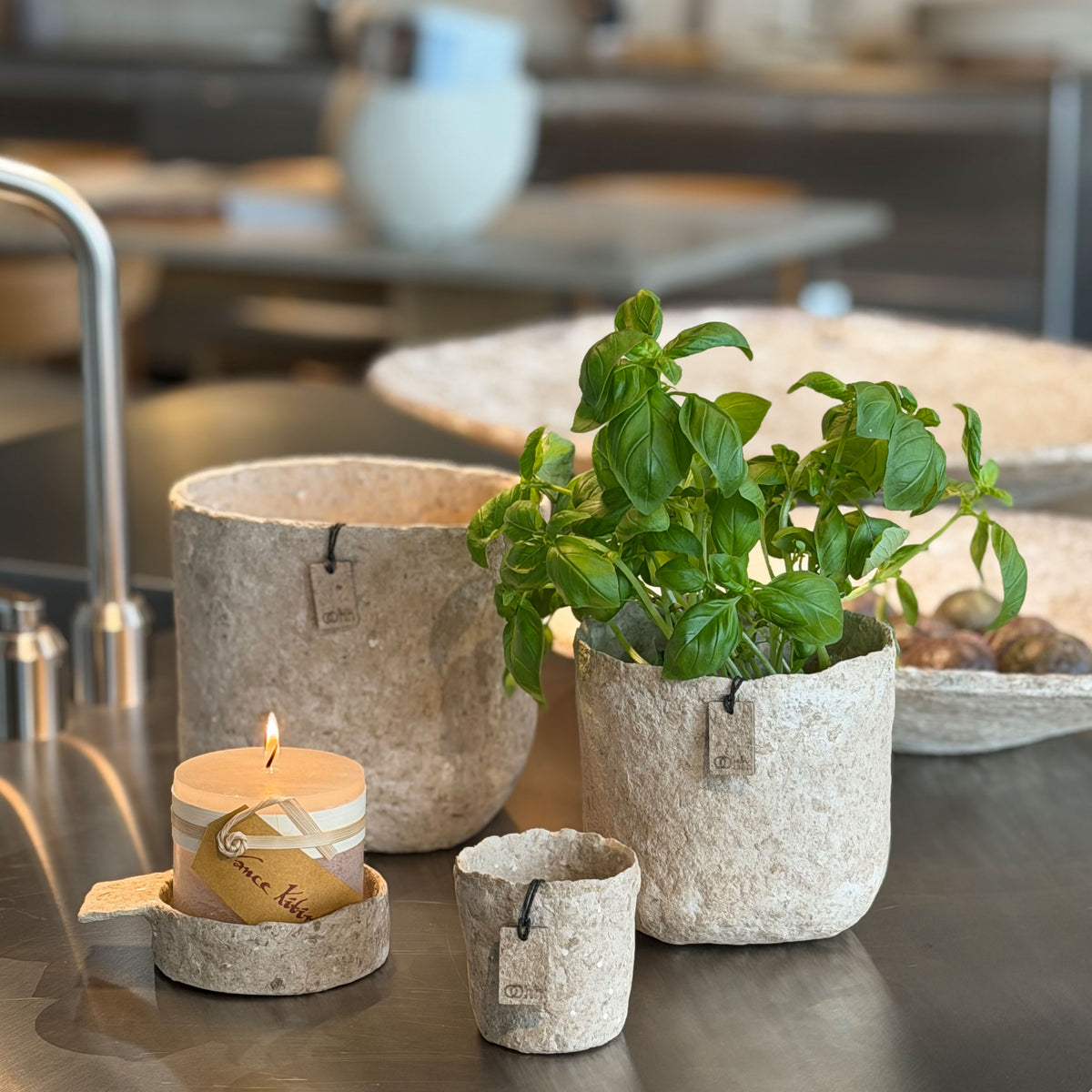 Kvadratisk og håndlavet Clay potteskjuler - Nordic Taupe