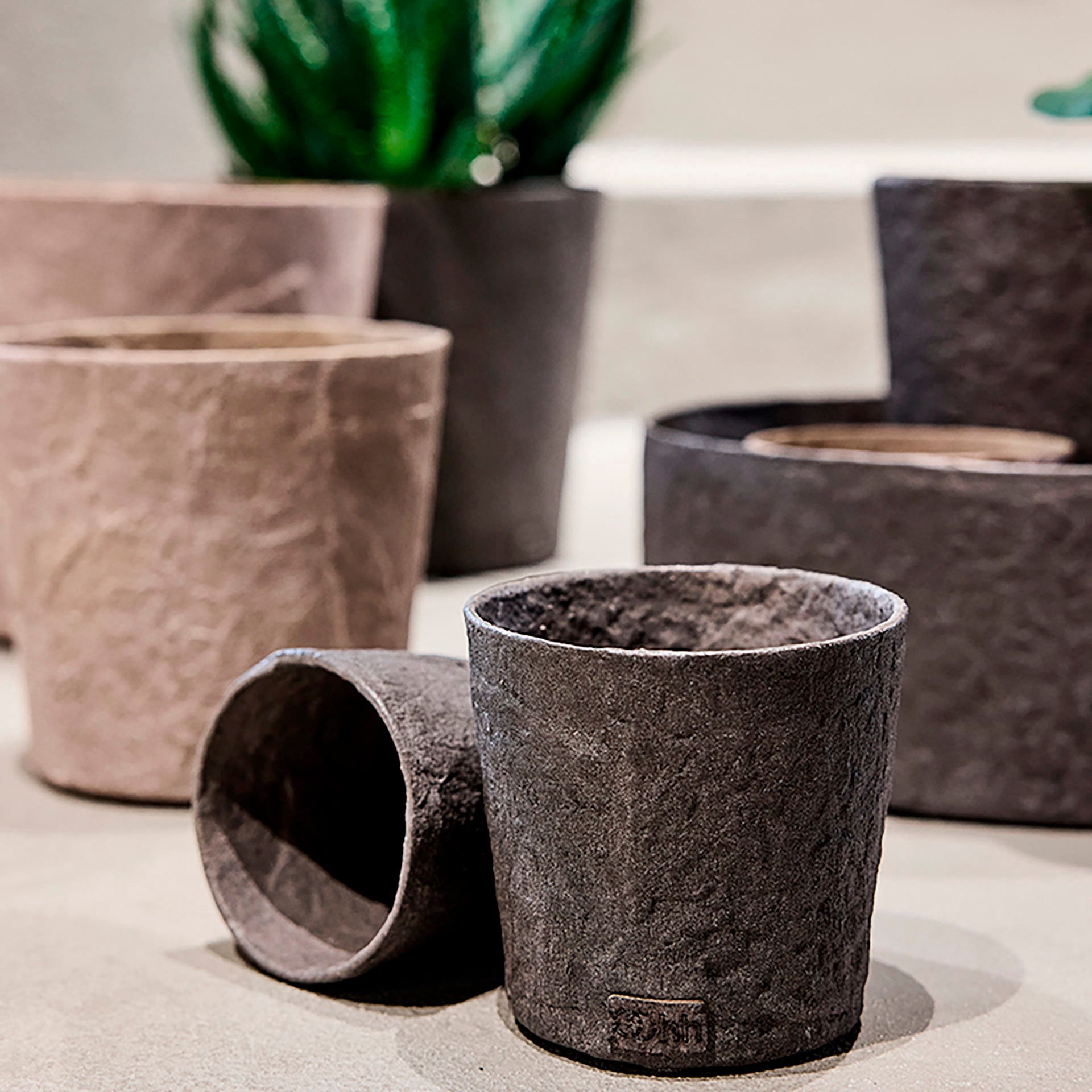 Håndlavet Terra potteskjuler i Zero Waste materiale - Deep Brown