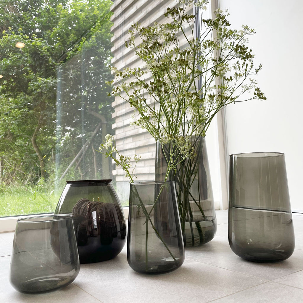 Mundblæst Valencia Drop vase i genanvendt glas - Midnight Black