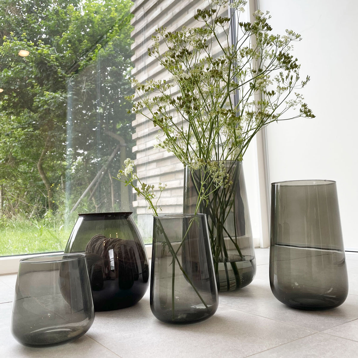 Mundblæst Valencia Drop vase i genanvendt glas - Midnight Black