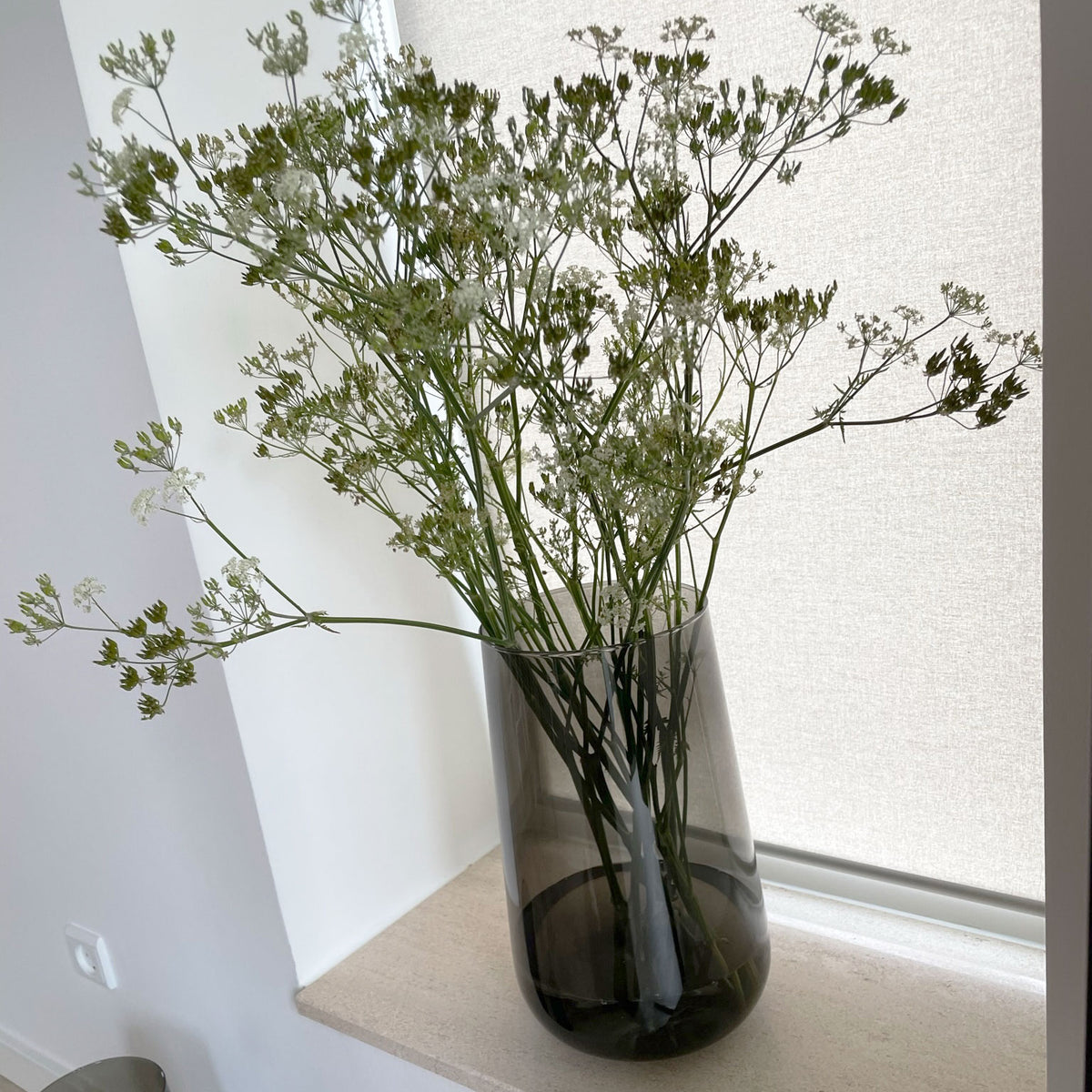 Mundblæst Valencia Drop vase i genanvendt glas - Midnight Black